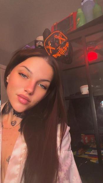 Alanna, 26  female escort, Space Coast